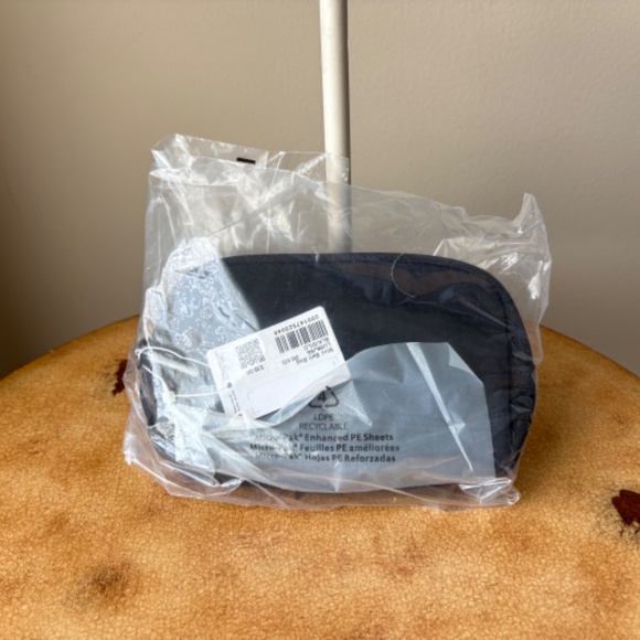 Lululemon Mini Belt Bag - Picture 2 of 8